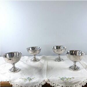 Wm A Rogers Silver Plated Dessert Bowls Set of 4 Vintage Pedestal Sherbet Cups